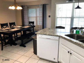 Private Home College Station - 4 Bedrooms - Minutes to Texas A&M